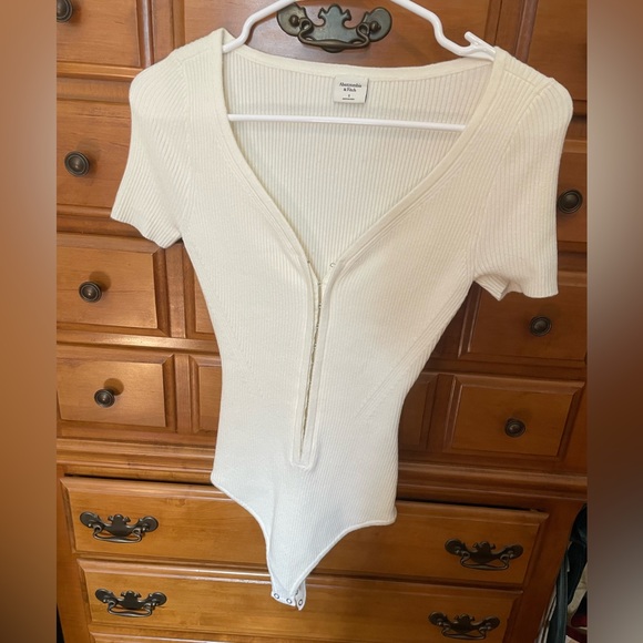 Abercrombie & Fitch Tops - Abercrombie & Fitch Ribbed Cream Short Sleeve Zip-Front Bodysuit